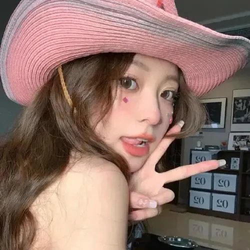 绿衣女子